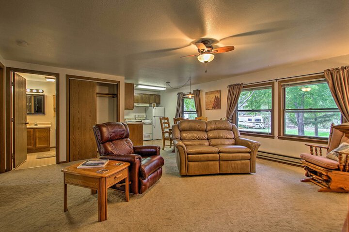 Cozy Anglers Apt - Steps to Trout Fishing River!