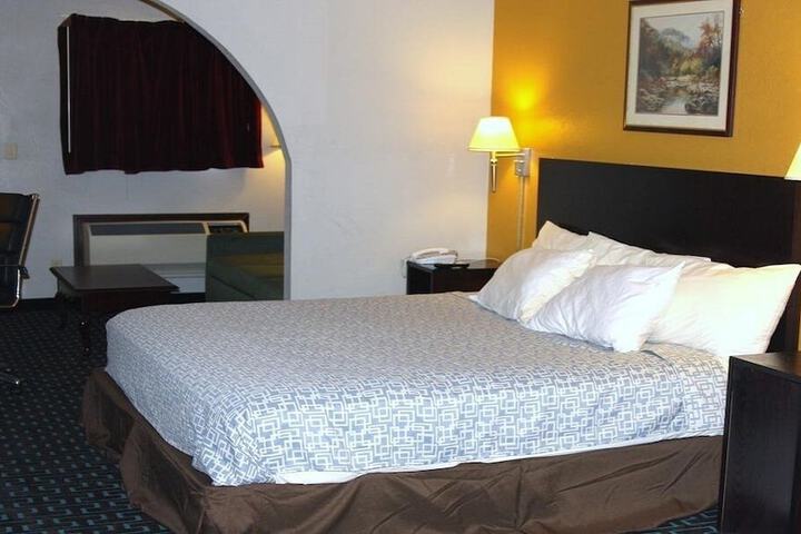 Express Inn & Suites