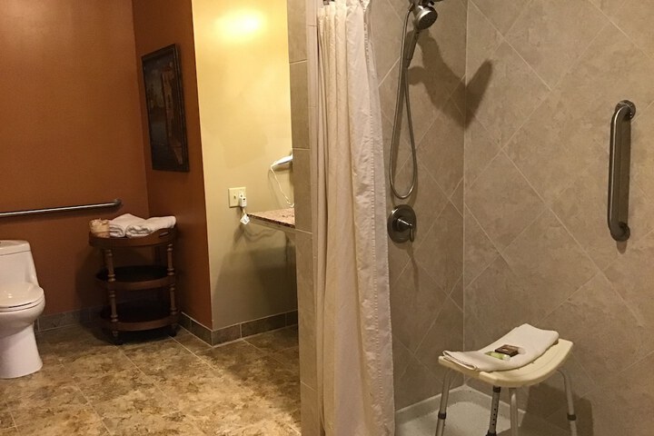 Room 26 of 76