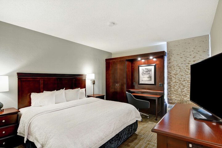 Room 27 of 52