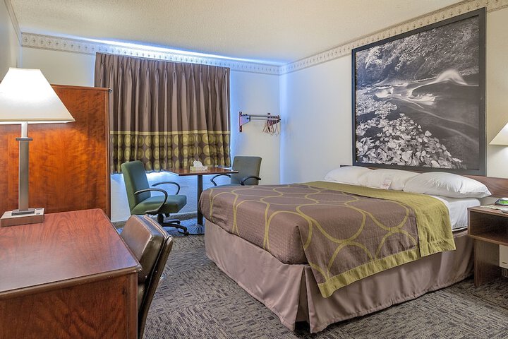 Room 13 of 25