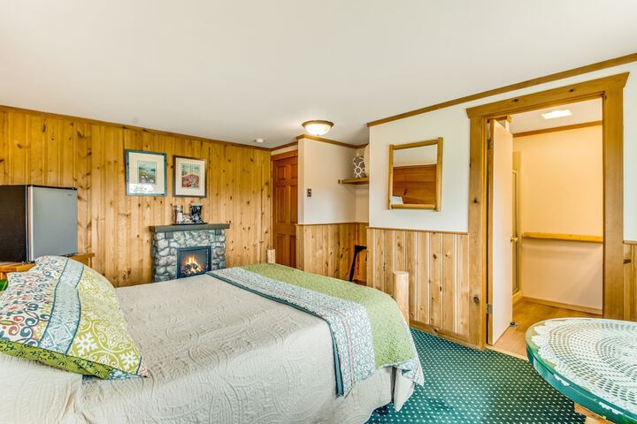 Room 44 of 189