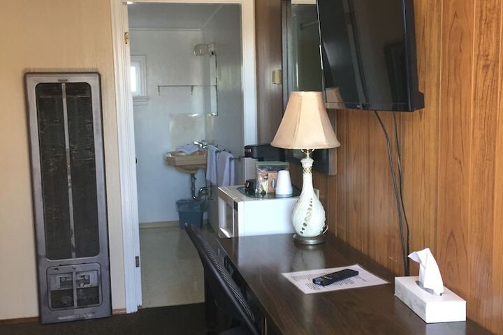 Room 8 of 16