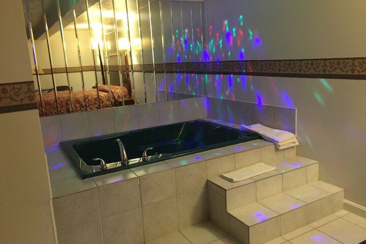 Hot Tub 34 of 39