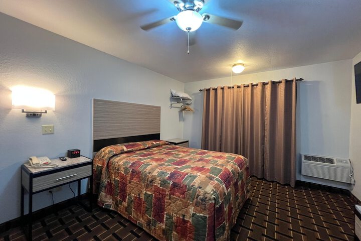 Deluxe Inn