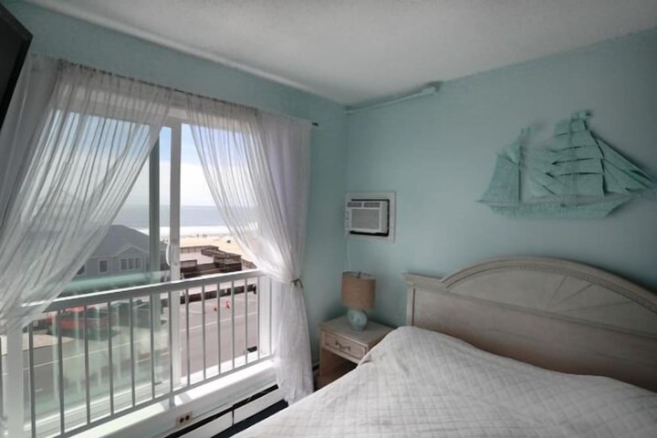 Room 21 of 28