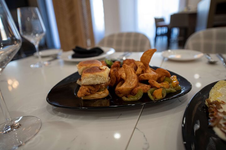Dining 29 of 38