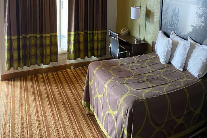Room 17 of 38