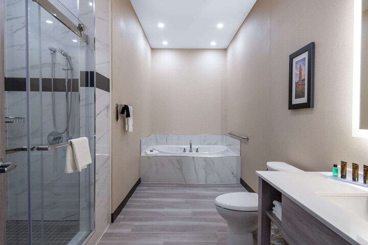 Room 42 of 109