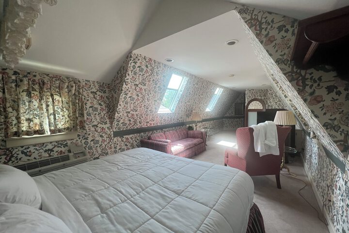 Strawtown Inn & Events