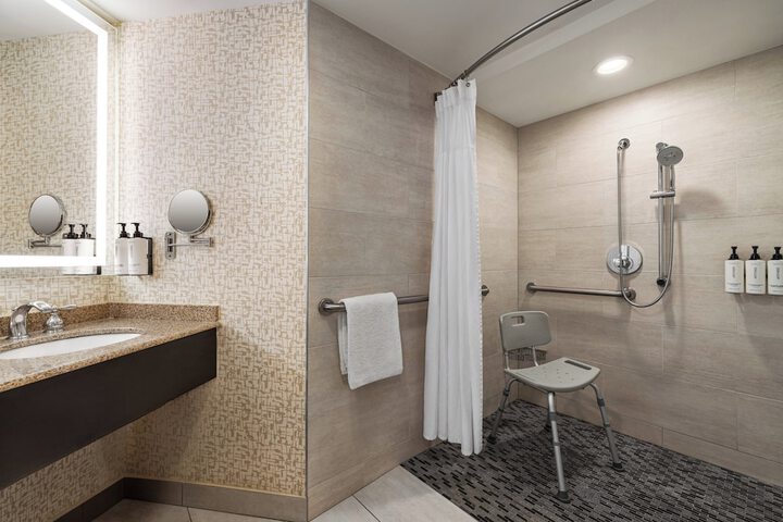 Crowne Plaza Edison by IHG