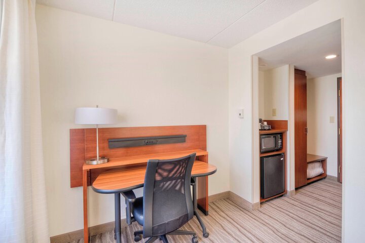 Room 16 of 40