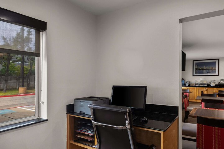 Business Center 36 of 39