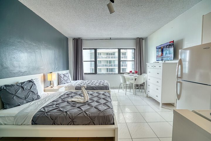 Room 105 of 242