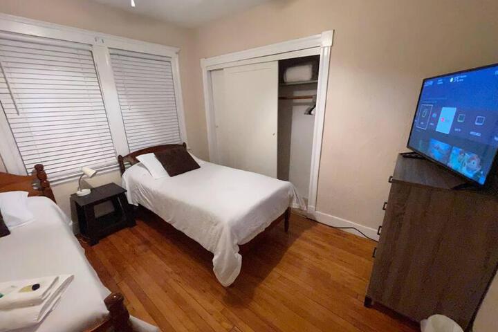 Cozy Large House close to TUFTS / Harvard/MIT 4BR