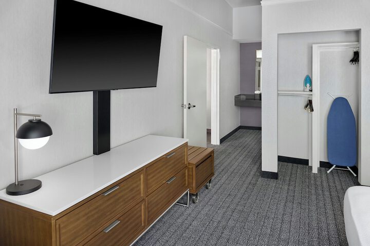 Courtyard by Marriott Kansas City Shawnee