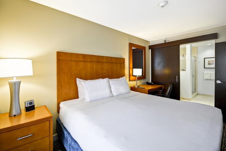 Room 28 of 40
