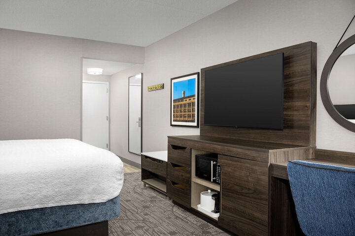 Room 7 of 42