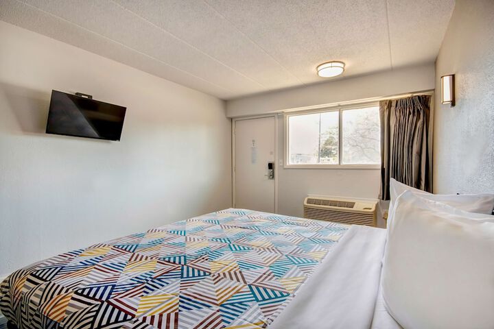 Room 30 of 82