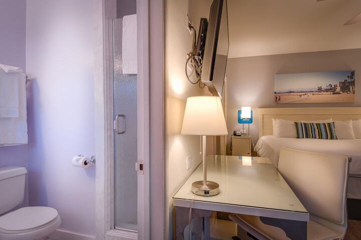 Room 27 of 49