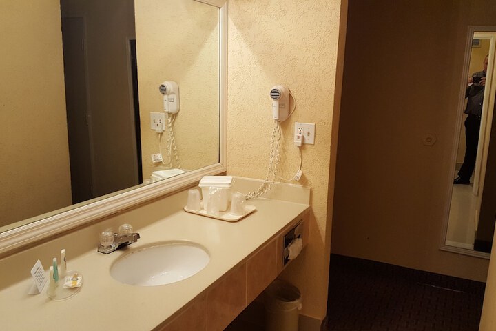 Room 34 of 63
