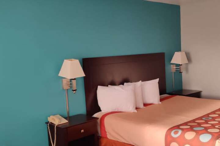Room 11 of 34