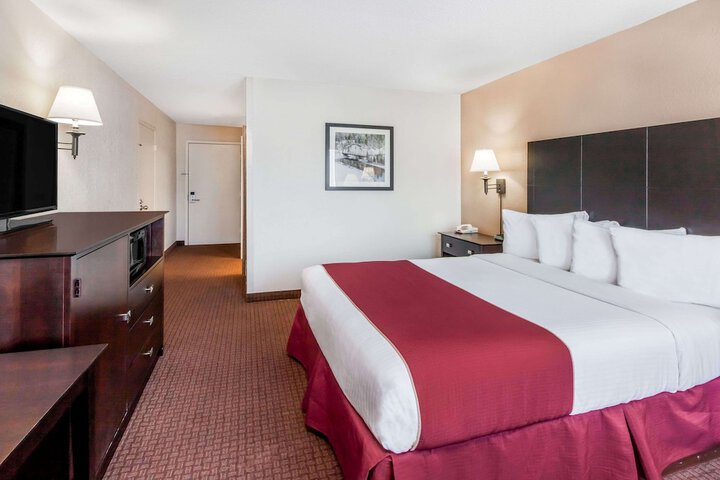 Room 8 of 36