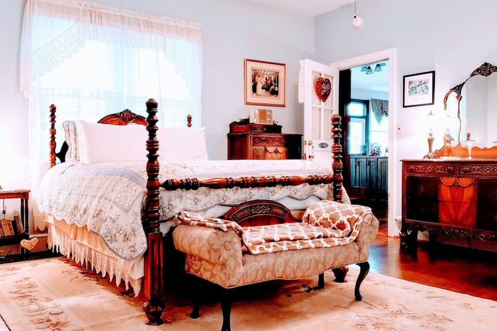 Colonial Beach Plaza Bed & Breakfast