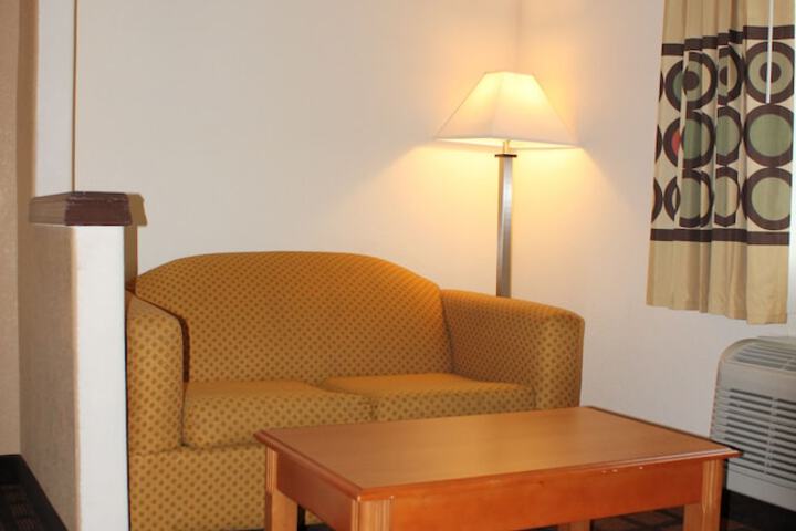 Room 28 of 46