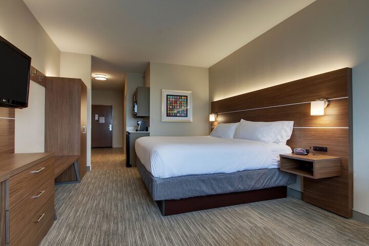 Holiday Inn Express Hotel & Suites Vernon College Area by IHG