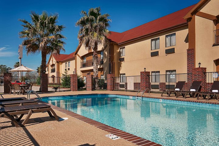 Pool 6 of 30