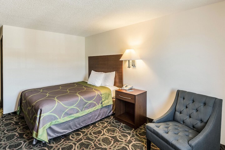 Room 11 of 25