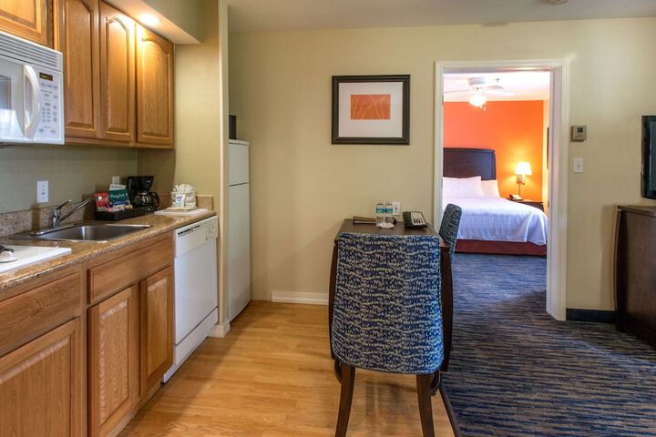 Room 25 of 46