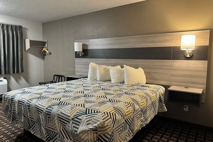 Room 26 of 34
