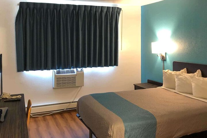 Room 25 of 29