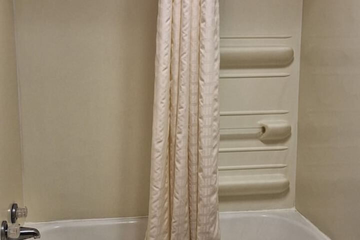 Room 8 of 11