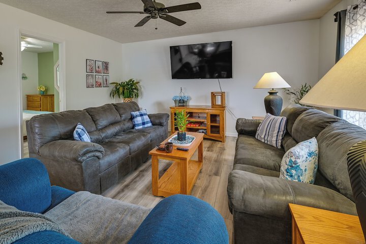 Charming Smiths Grove Home Near Cave Tours!