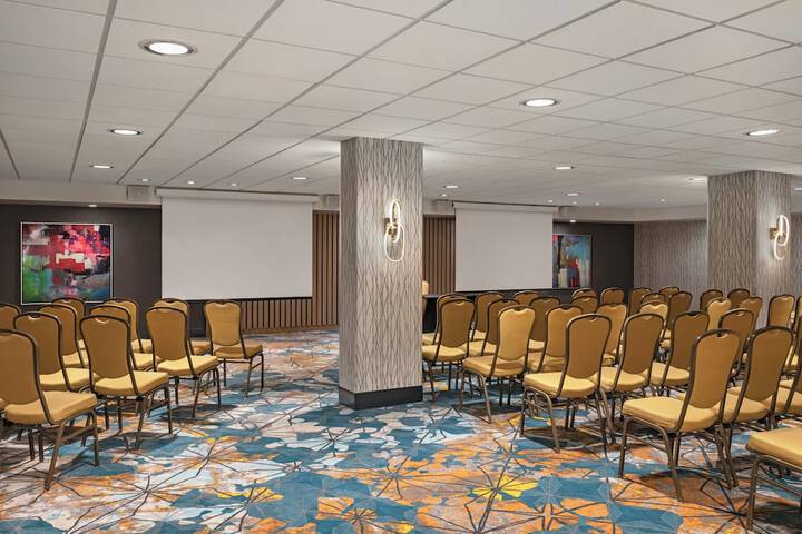 Holiday Inn Toronto Downtown Centre by IHG