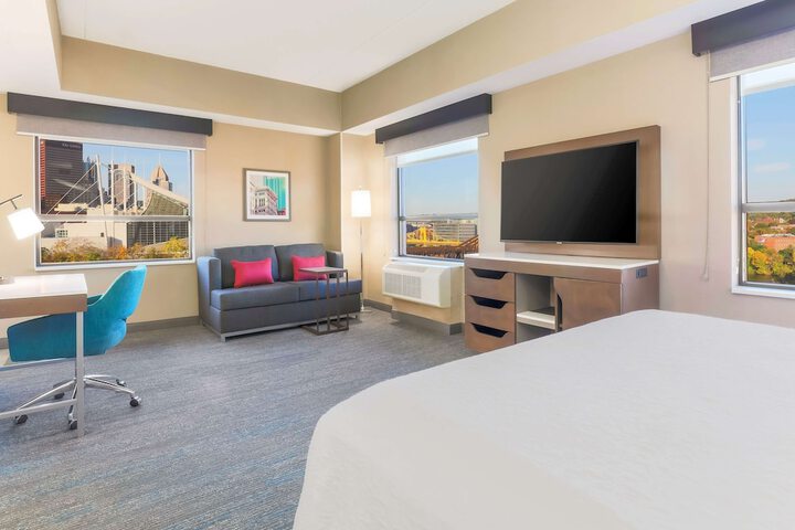 Hampton Inn & Suites Pittsburgh-Downtown