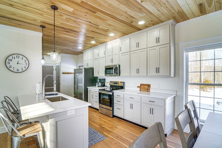 Dale Hollow Cottage w / Covered Porch & Lake Views!