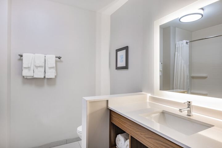 Holiday Inn Express & Suites Lincoln Downtown by IHG
