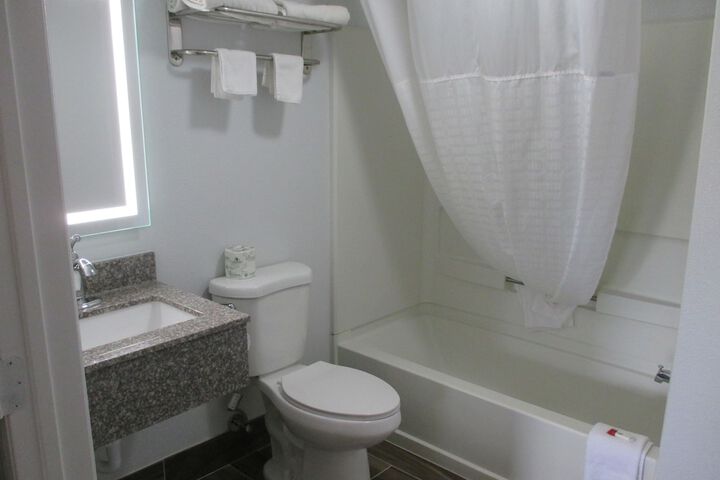 Room 6 of 13