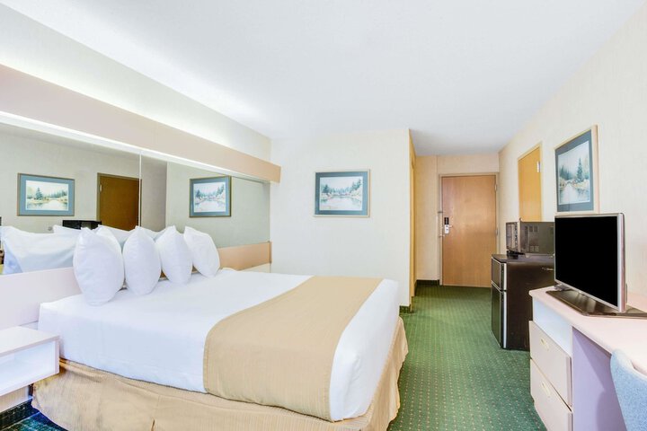 Room 14 of 26