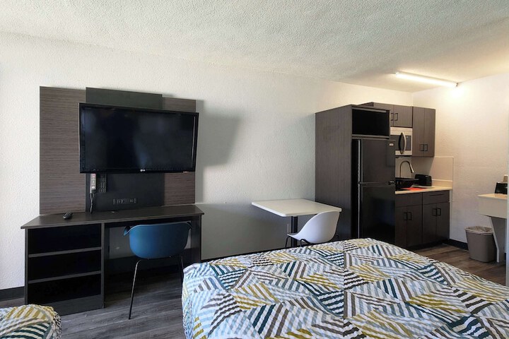 Room 15 of 32