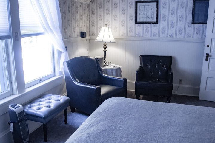 Room 11 of 38