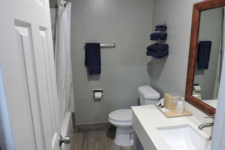 Coachmans Inn & Suites