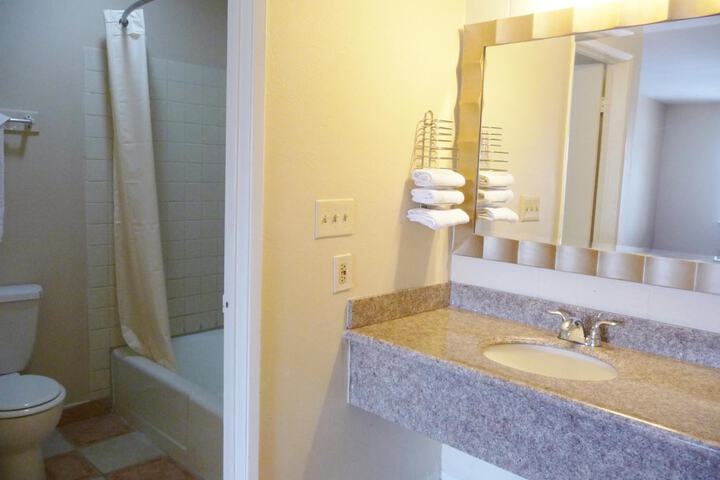Room 11 of 27