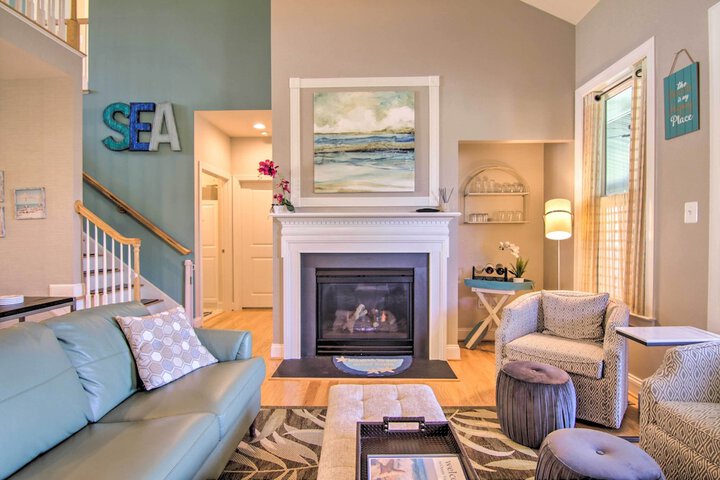Resort Amenities & Screened Porch: Ocean View Home