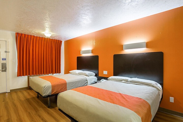 Motel 6 Madisonville TX