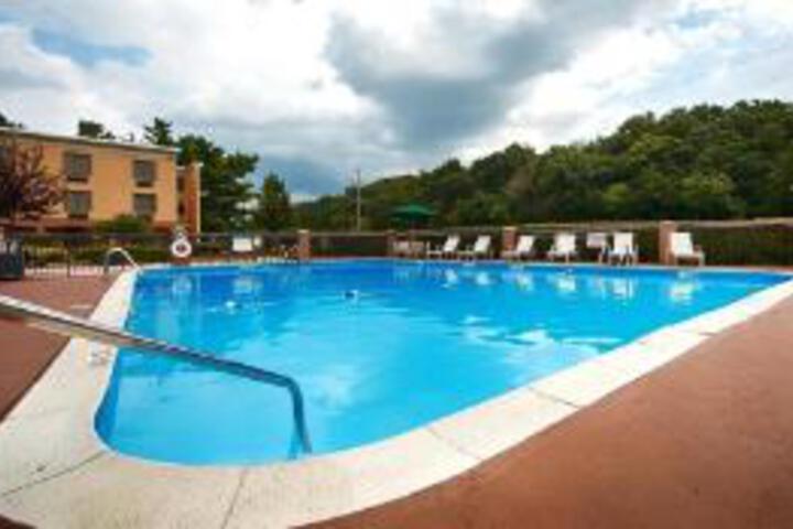 Best Western Plus University Inn Steubenville - CLOSED